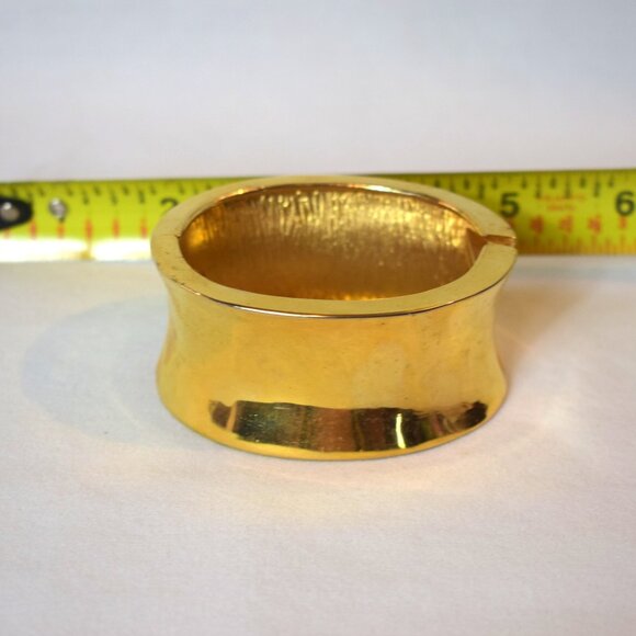 Vintage Gold Tone Wide Bangle Hinged Bracelet - Picture 5 of 5